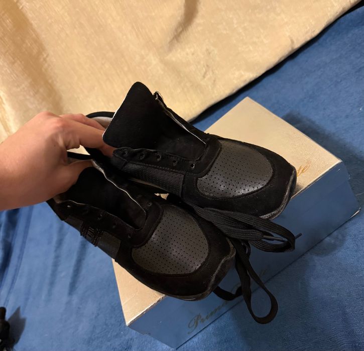 Кросівки жіночі р. 39