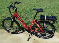 Bicicleta elétrica Neomouv Carlina, roda 26, autonomia 70km, de 2021