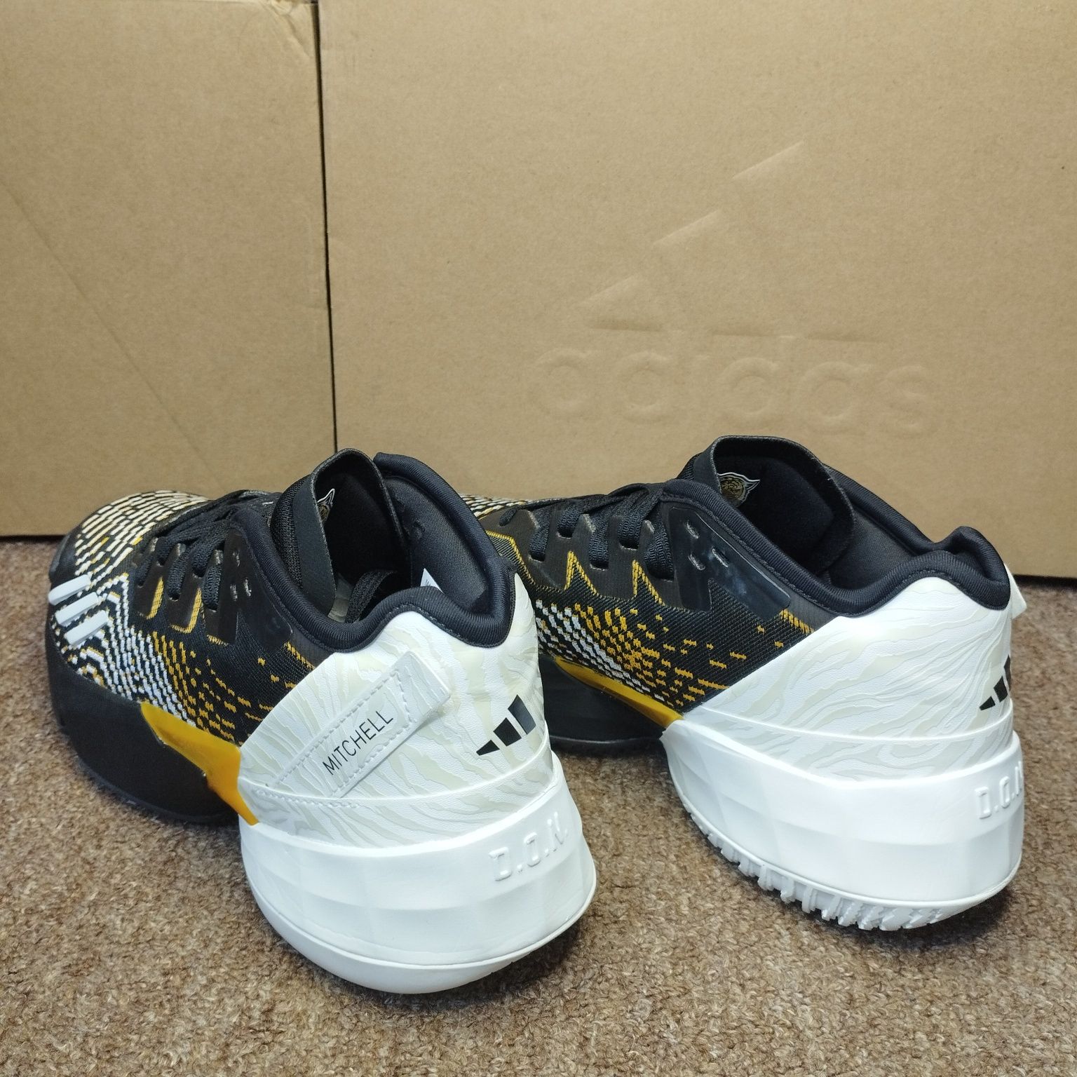 Баскетбольні кросівки Adidas DON Issue 4