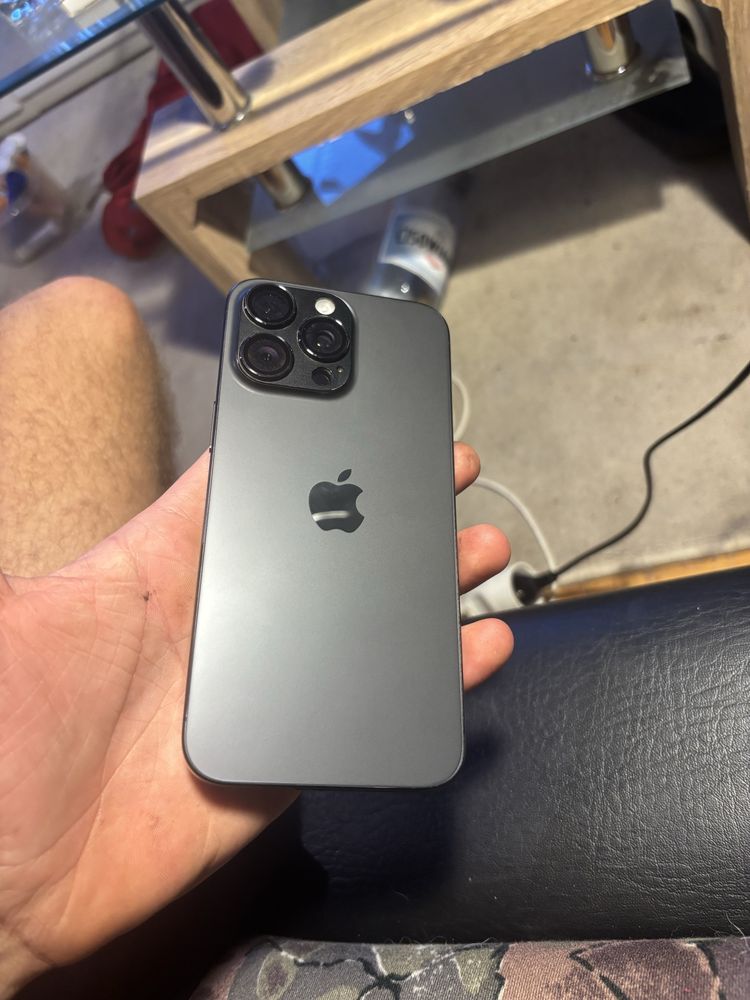 Iphone 15 pro max zablokowany na części w całości