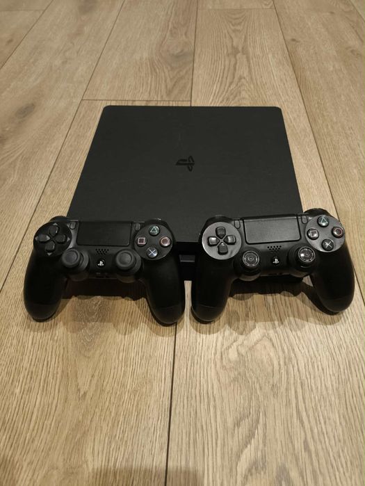 Playstation 4 slim + 2 pady