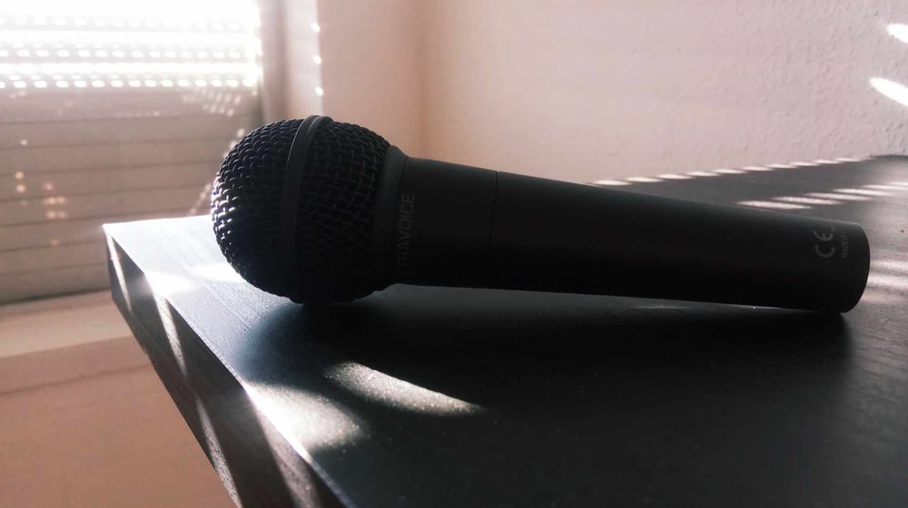 (NOVA) Behringer U-Phoria Um202HD + XLR + Behringer XM8500