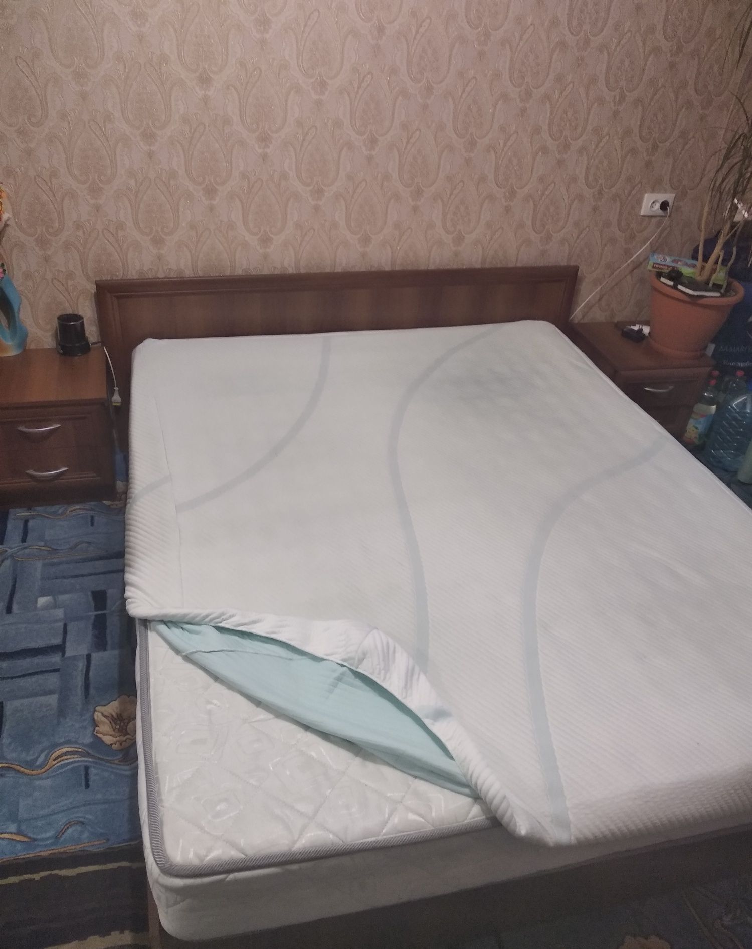 Ліжко двомісне з матрацом