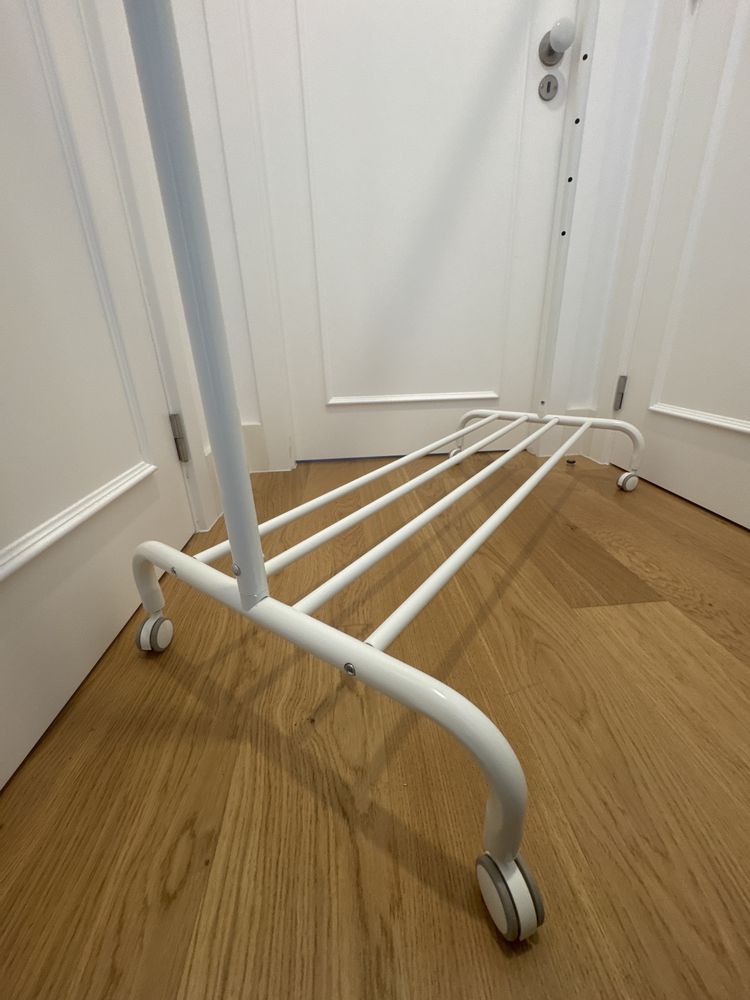 Charriot branco , extensivel e com rodas