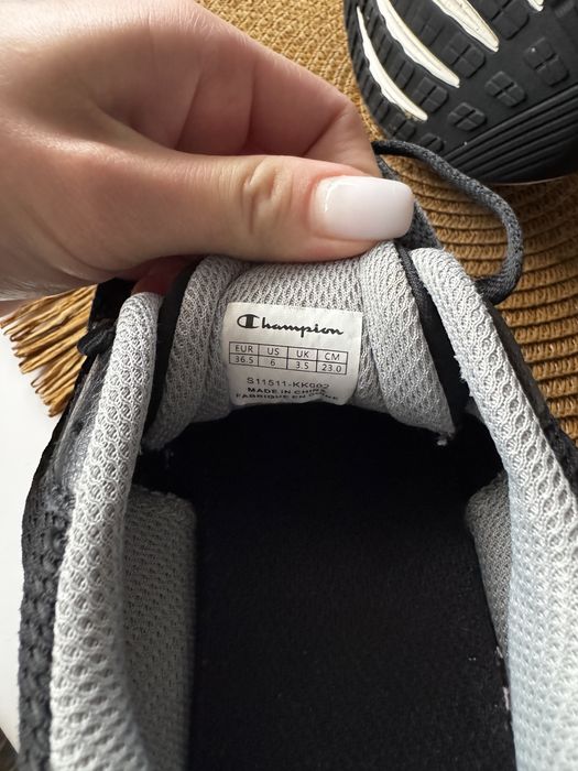 Легенькі та зручні кросівки champion 23 см