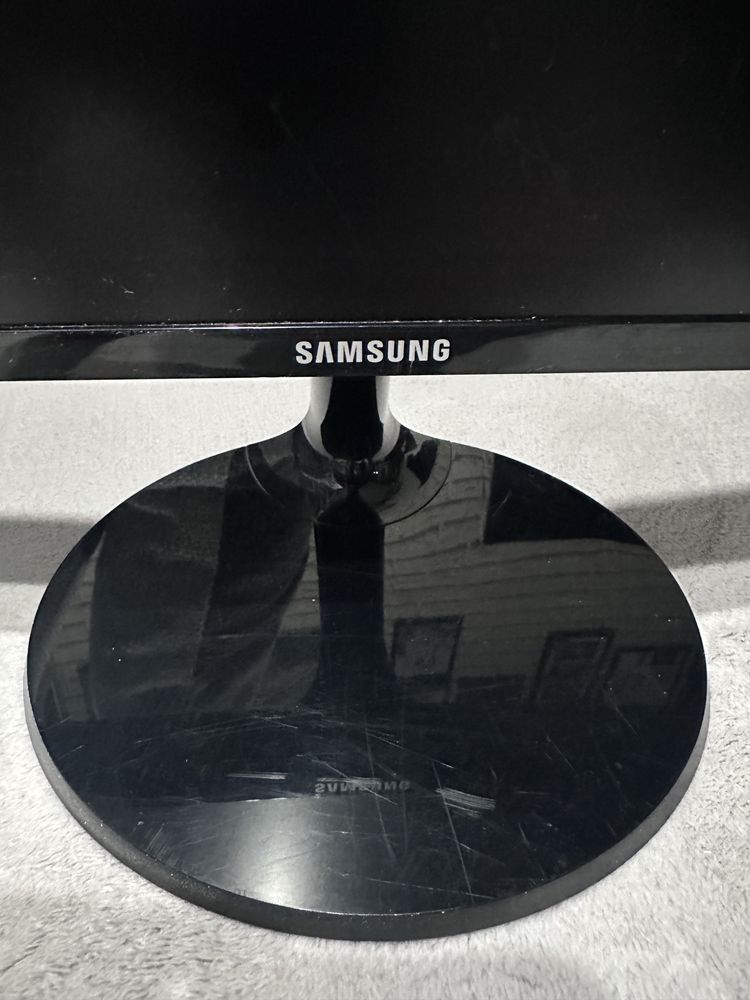 Monitor Samsung LED 1920 x 1080 HDMI model S24F350FHU