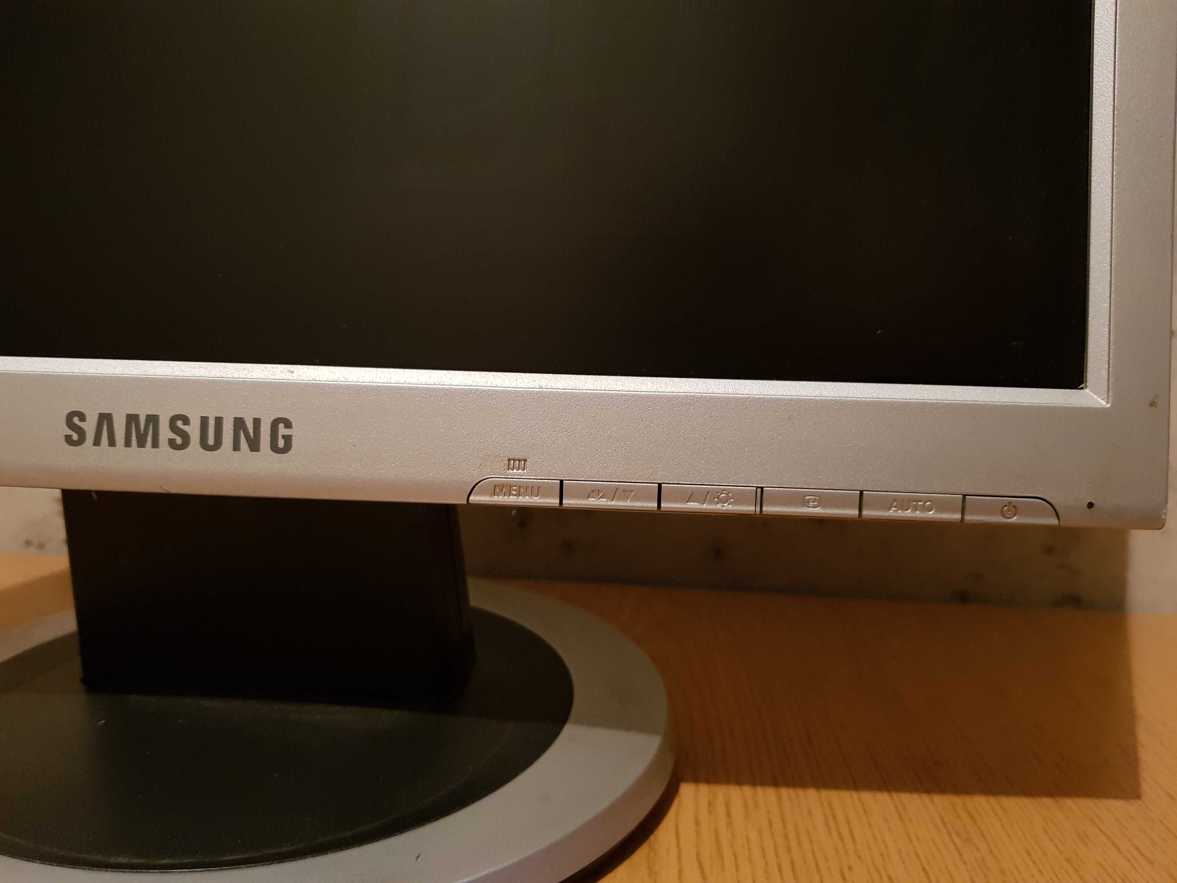 Monitor 17 cali Samsung SyncMaster 710N