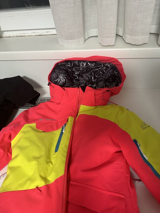 Лыжная куртка и комбинезон на девочку 9-11 лет