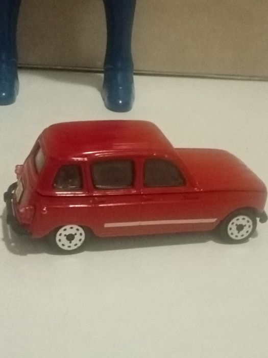 Miniatura Renault 4 GTL da Burago