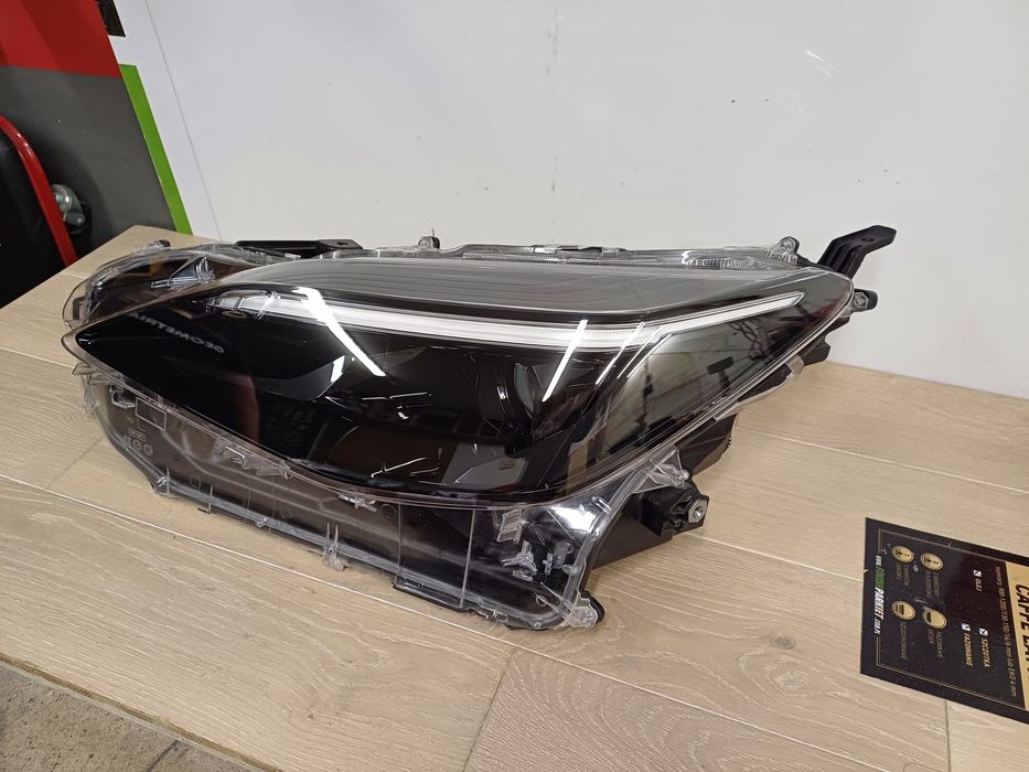 TOYOTA YARIS CROSS Reflektor Lewy Lampa Lewa Przednia Przód EUROPA