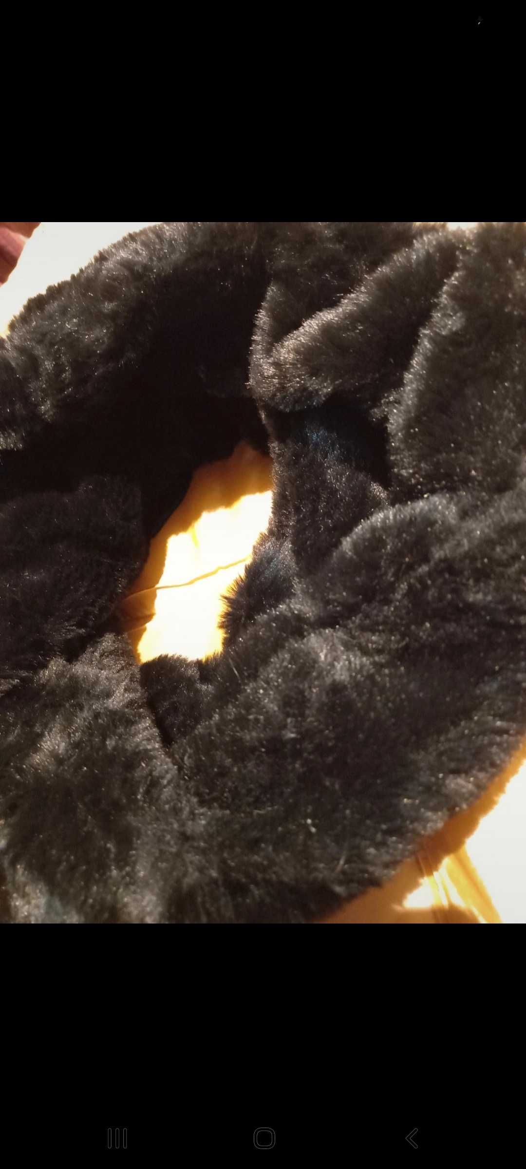 Gola preta fofa, quente e macia - Primark