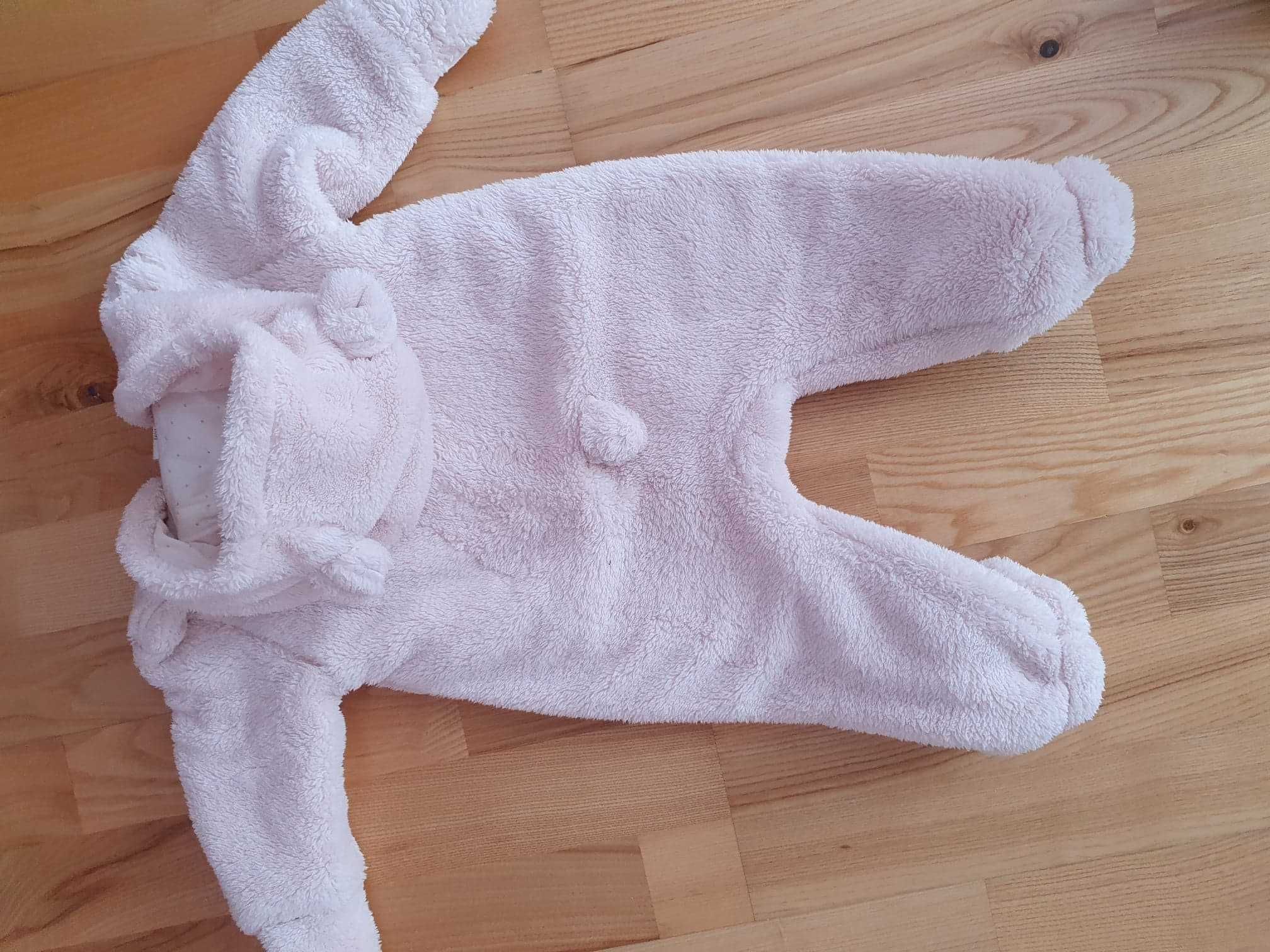 Kombinezon H&M r. 68 Futerkowy kombinezon z uszkami