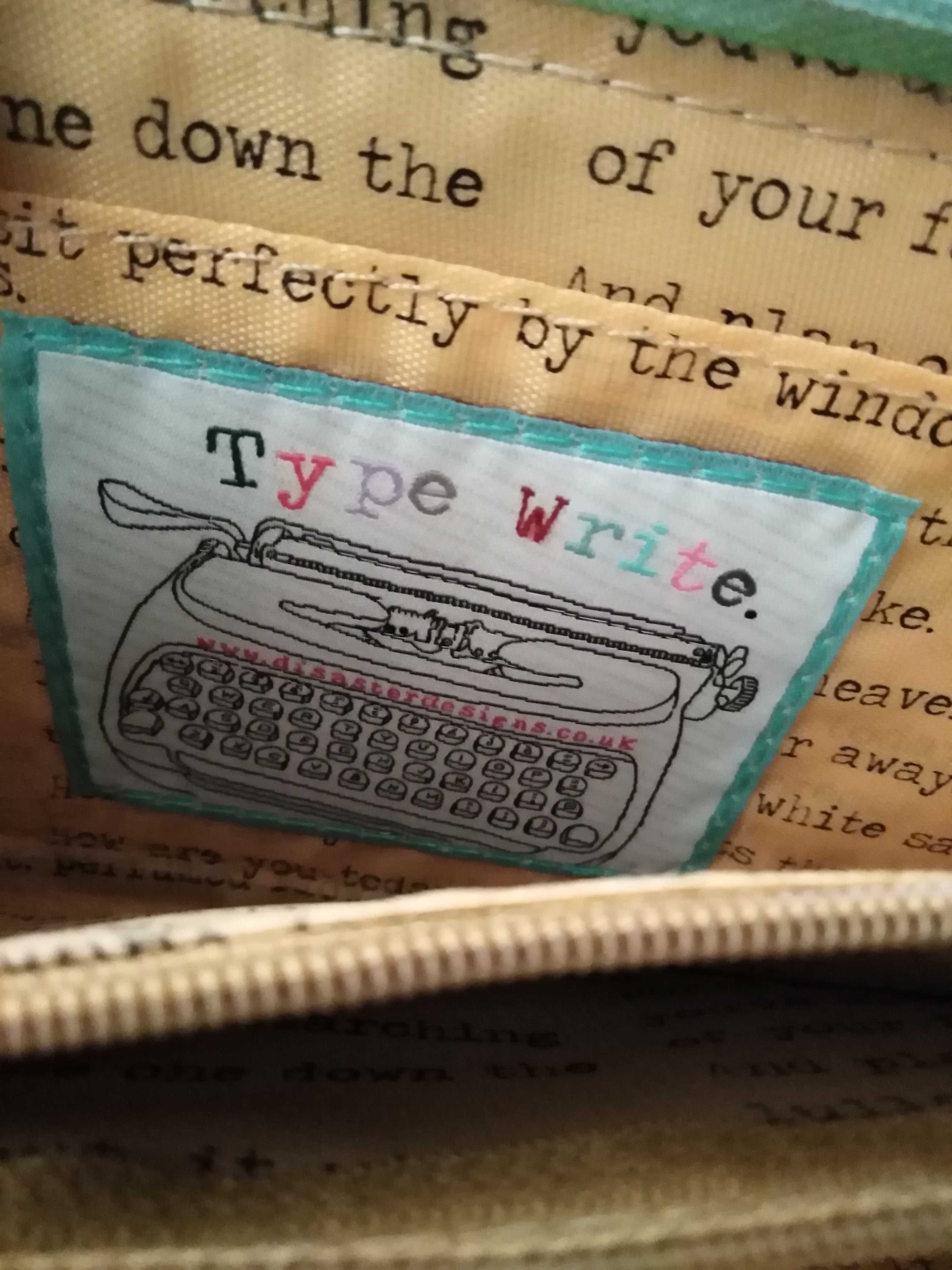 Portmonetka damska Disaster z Londynu, Typewriter