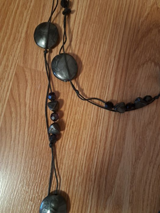 Korale czarno - szare długie