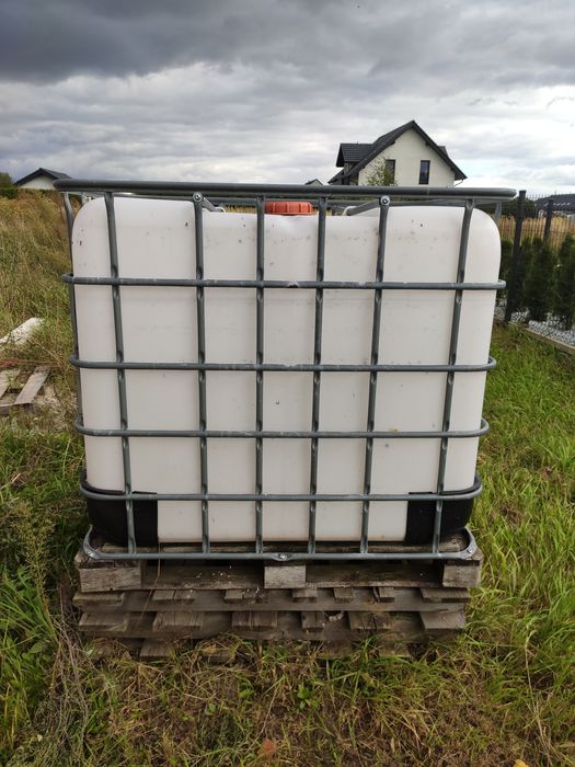 Mauzer 1000 l w koszu na palecie