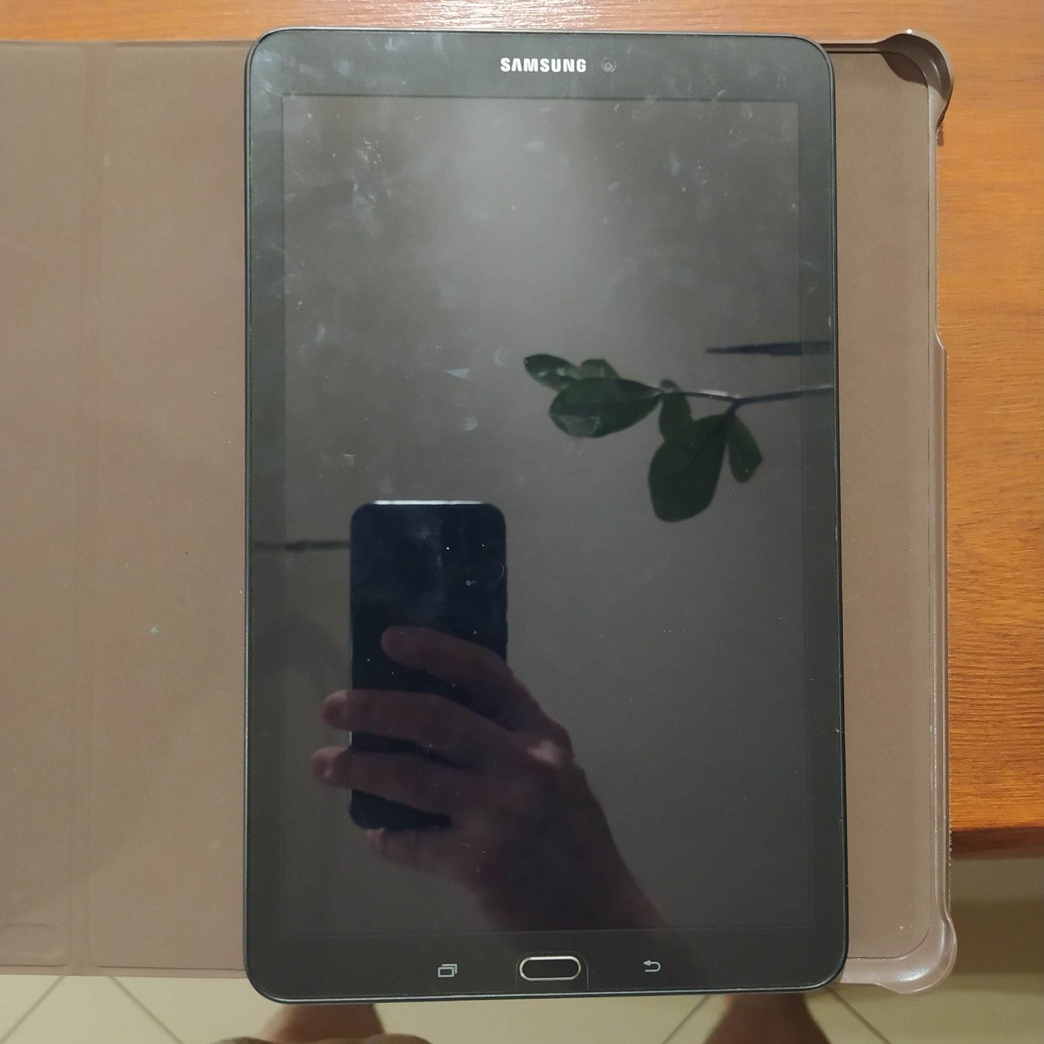 Планшет Samsung Galaxy Tab E Sm-T561