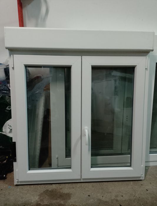 Janela com estore em PVC