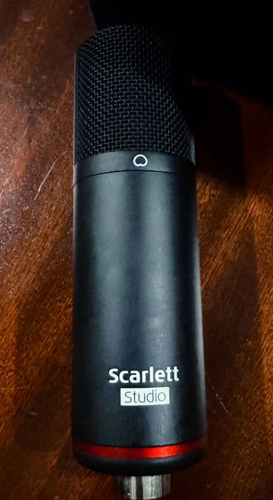 Conjunto Scarlet Focusrite Studio