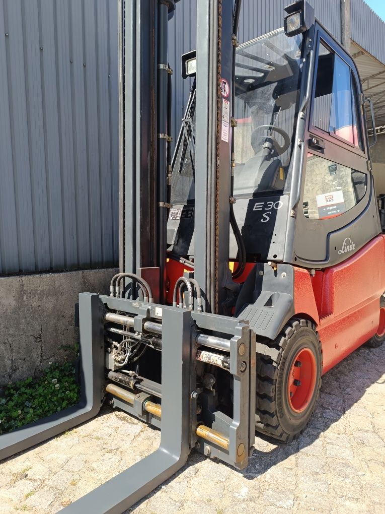 Empilhador eléctrico linde 3t