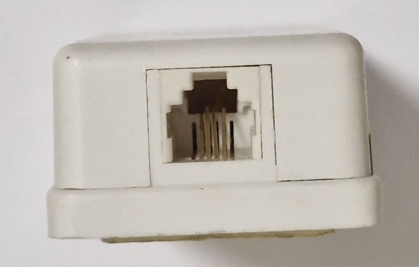 Gniazdo puszka telefoniczna natynkowa