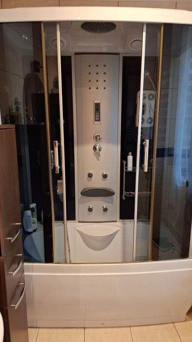 Kabina prysznicowa z wanną