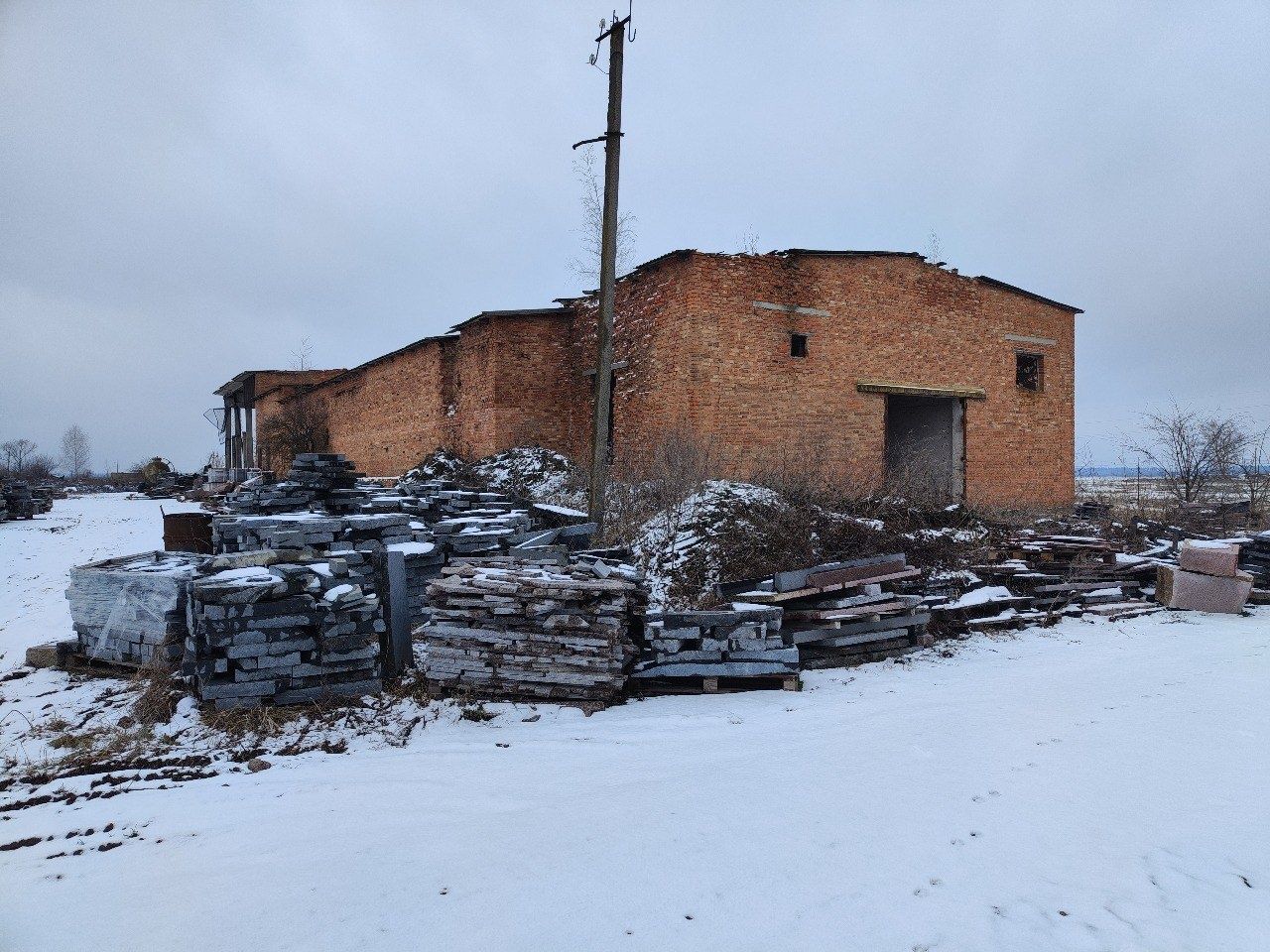 Ангар, корівник, телятник, свинарник, склад