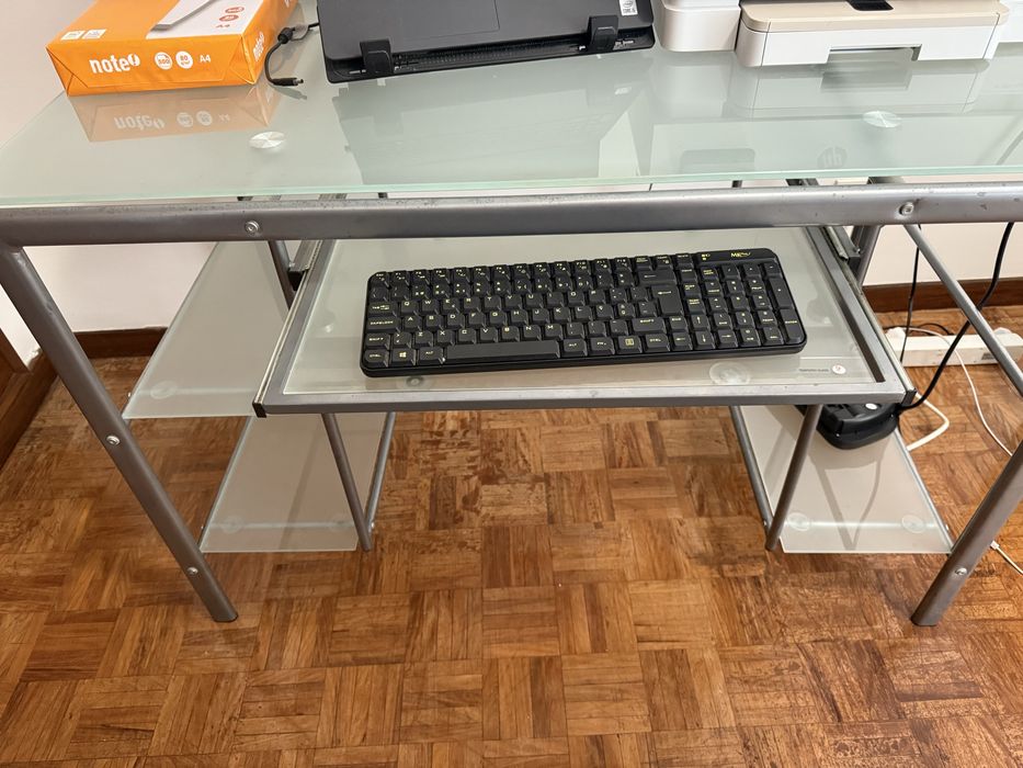 Secretaria em vidro.