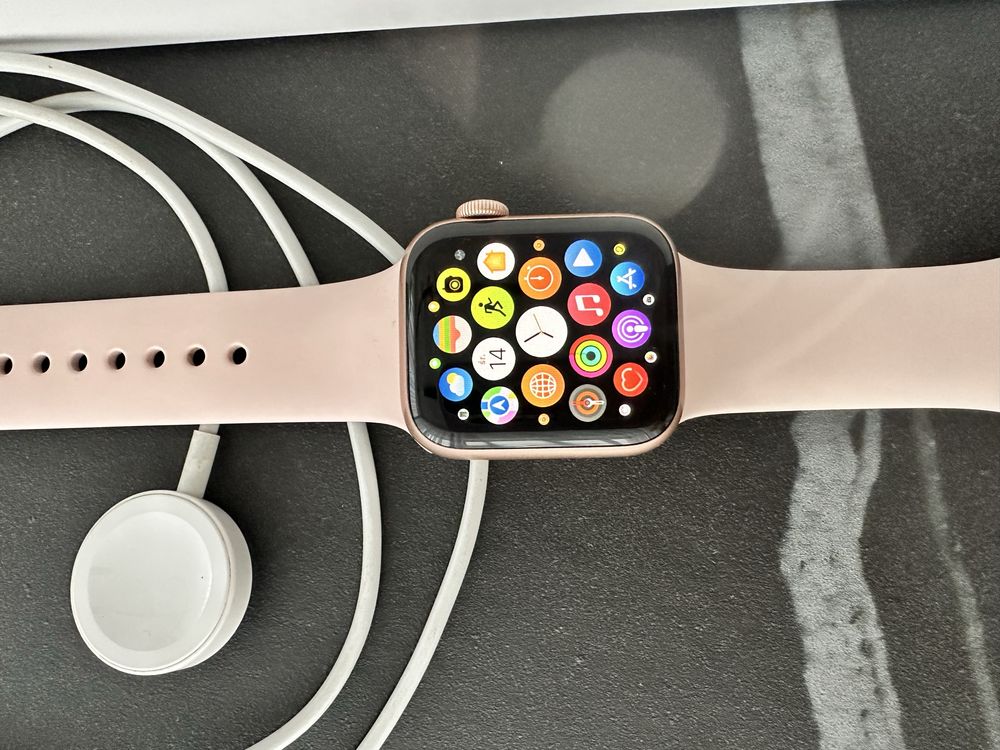 Apple watch zegarek seria 5 44mm GPS rose gold różowe złoto