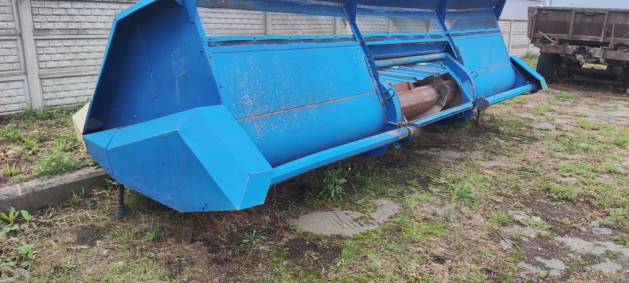 Продам соняшникову жатку пзс-8