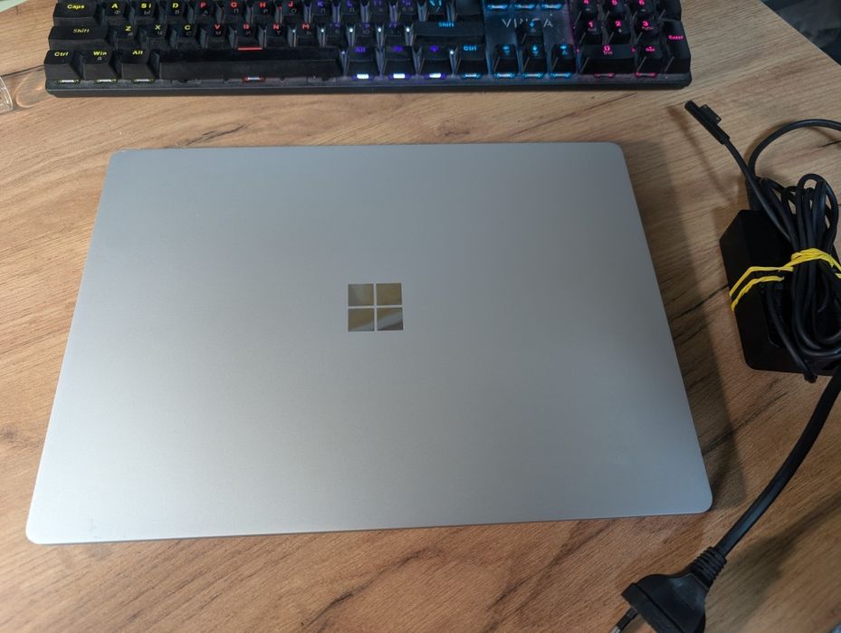 Ультрабук Microsoft Surface Laptop 1769 б/в гарний стан
