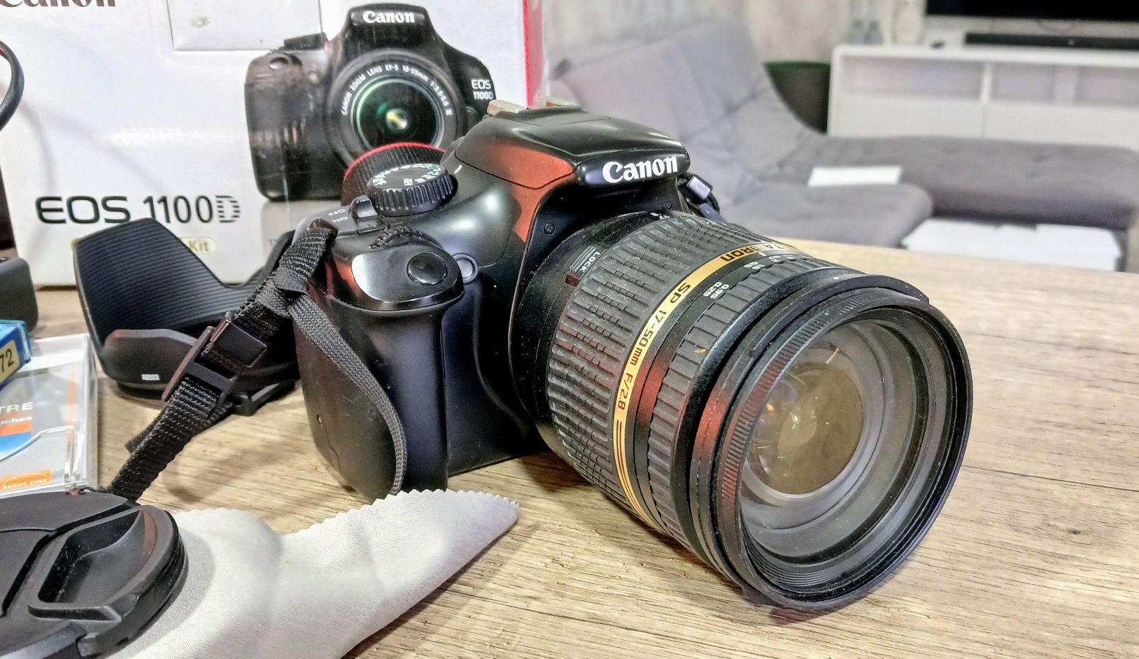 фотоапарат Сanon 1100D з об'єктивом Tamron sp17-50mm f/28.