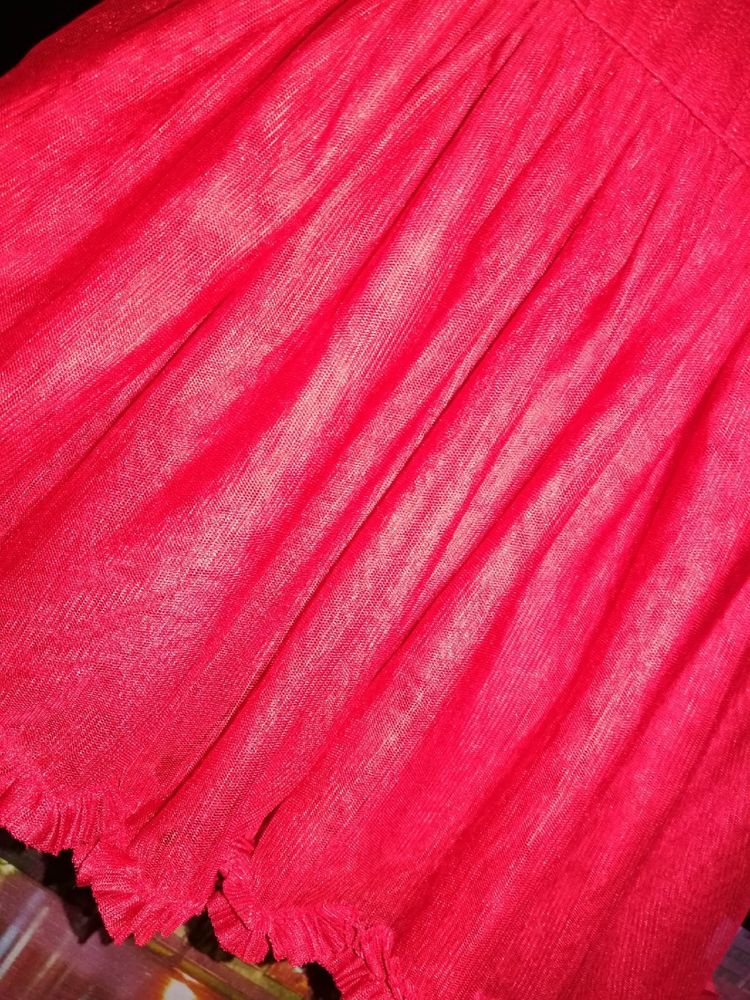 Красивое праздничное нарядное красное платье 1/3 года