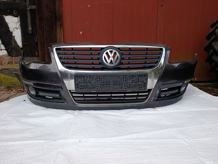 Zderzak przedni z halogenami VW Passat B6