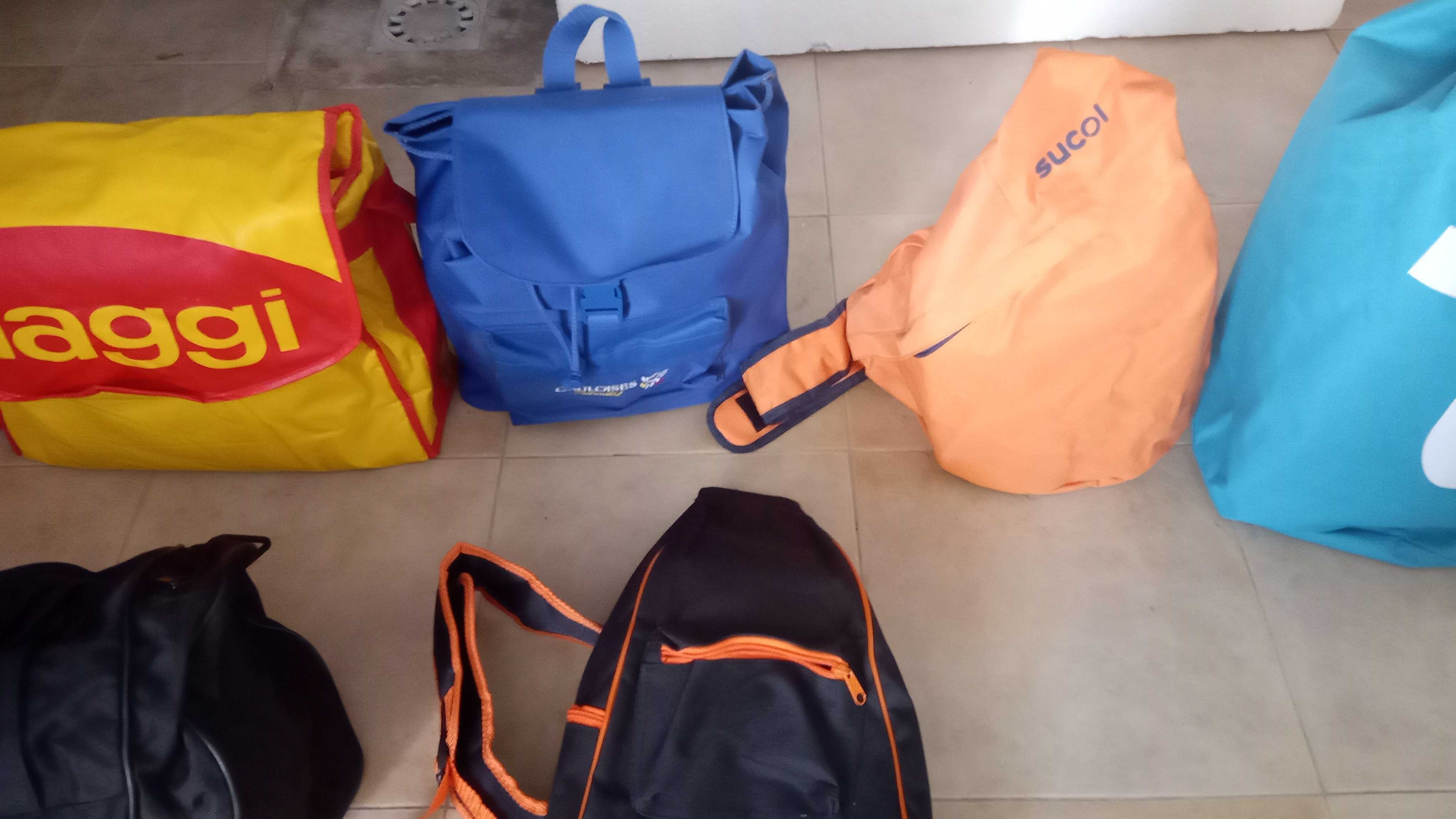 Mochilas, malas e sacolas, cada 5€