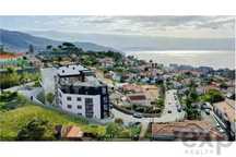 Apartamento T2 com rooftop lounge com piscina e vista magnífica mar
