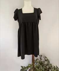 Nowa mała czarna sukienka koktajlowa odcinana falbankowy rękaw Boohoo