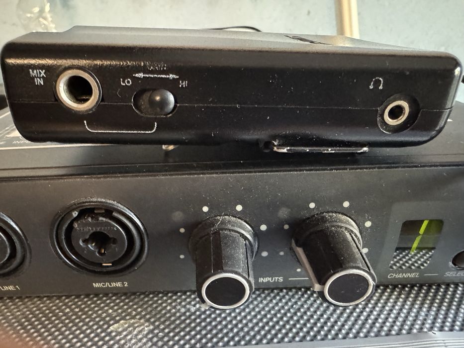 Shure PSM 200 - Monitor douszny.