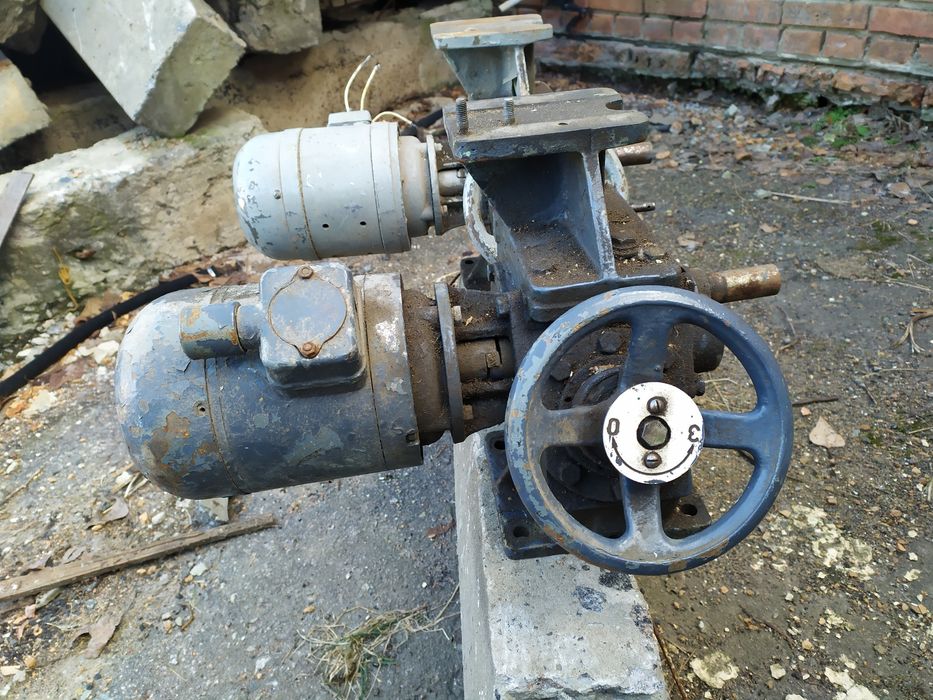 Мотор з редуктором