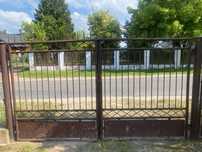 Brama  metalowa  z furtką