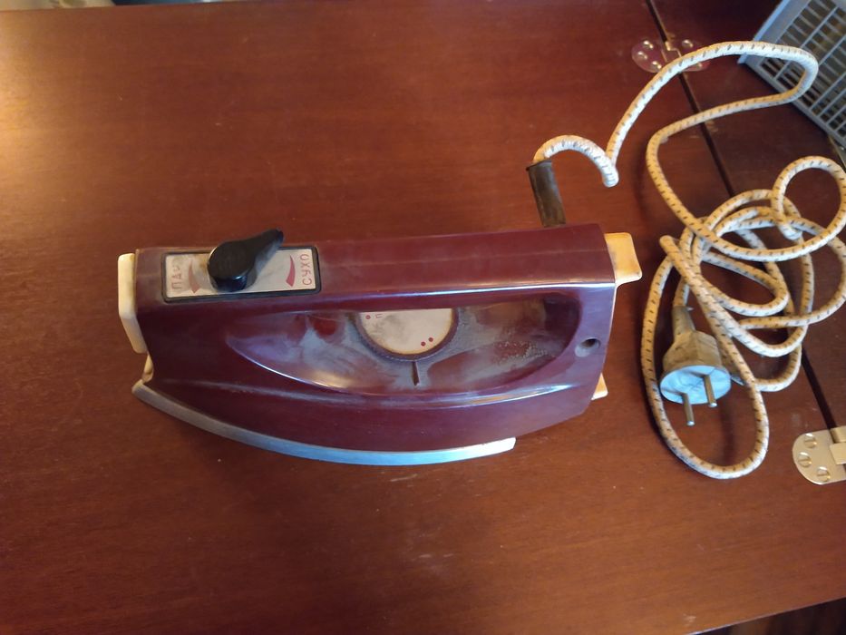 Утюги 1000вт с регулятором пара