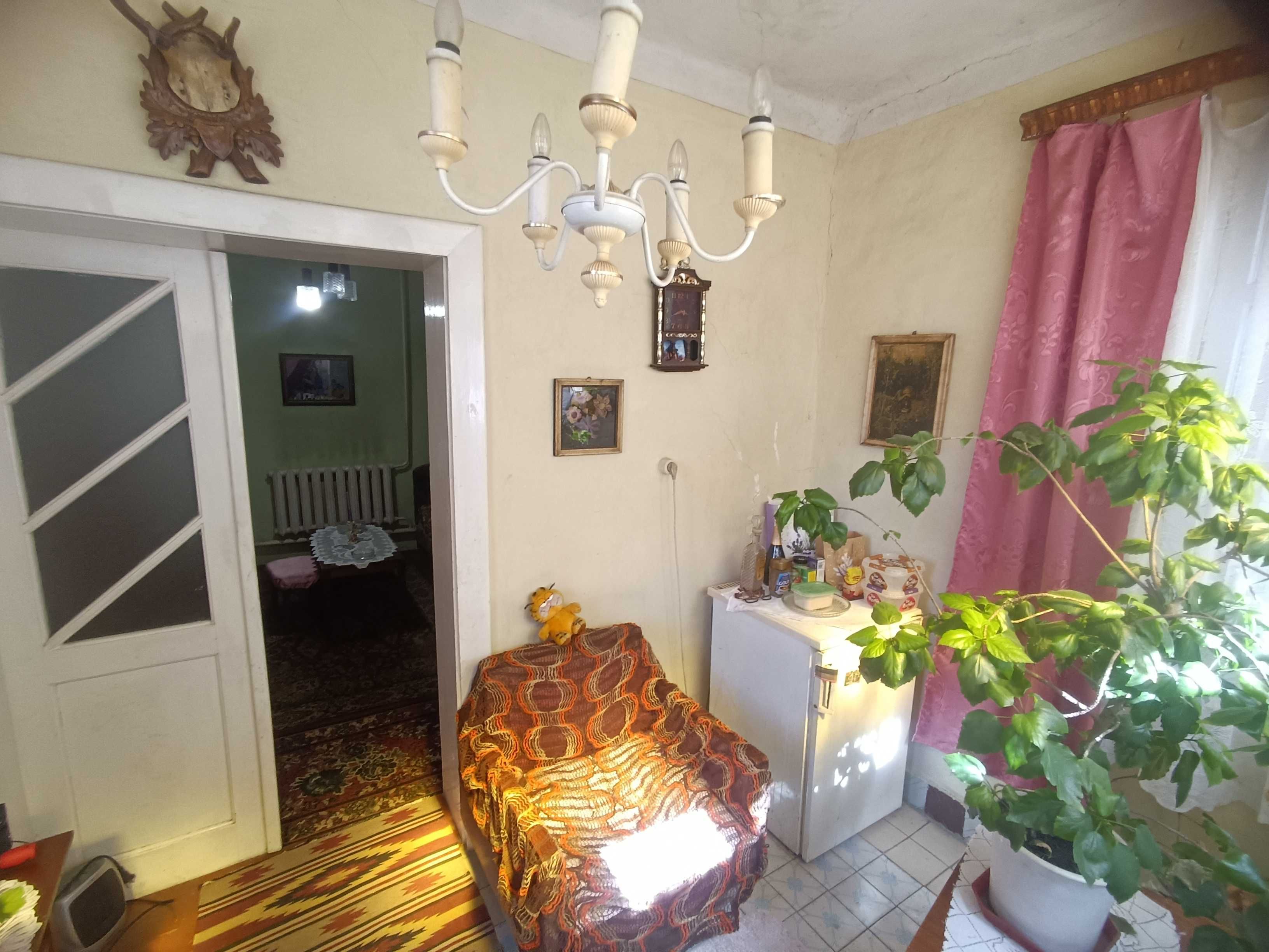 ПРОДАЖ компактного будинку недалеко від басейну та центральної частини