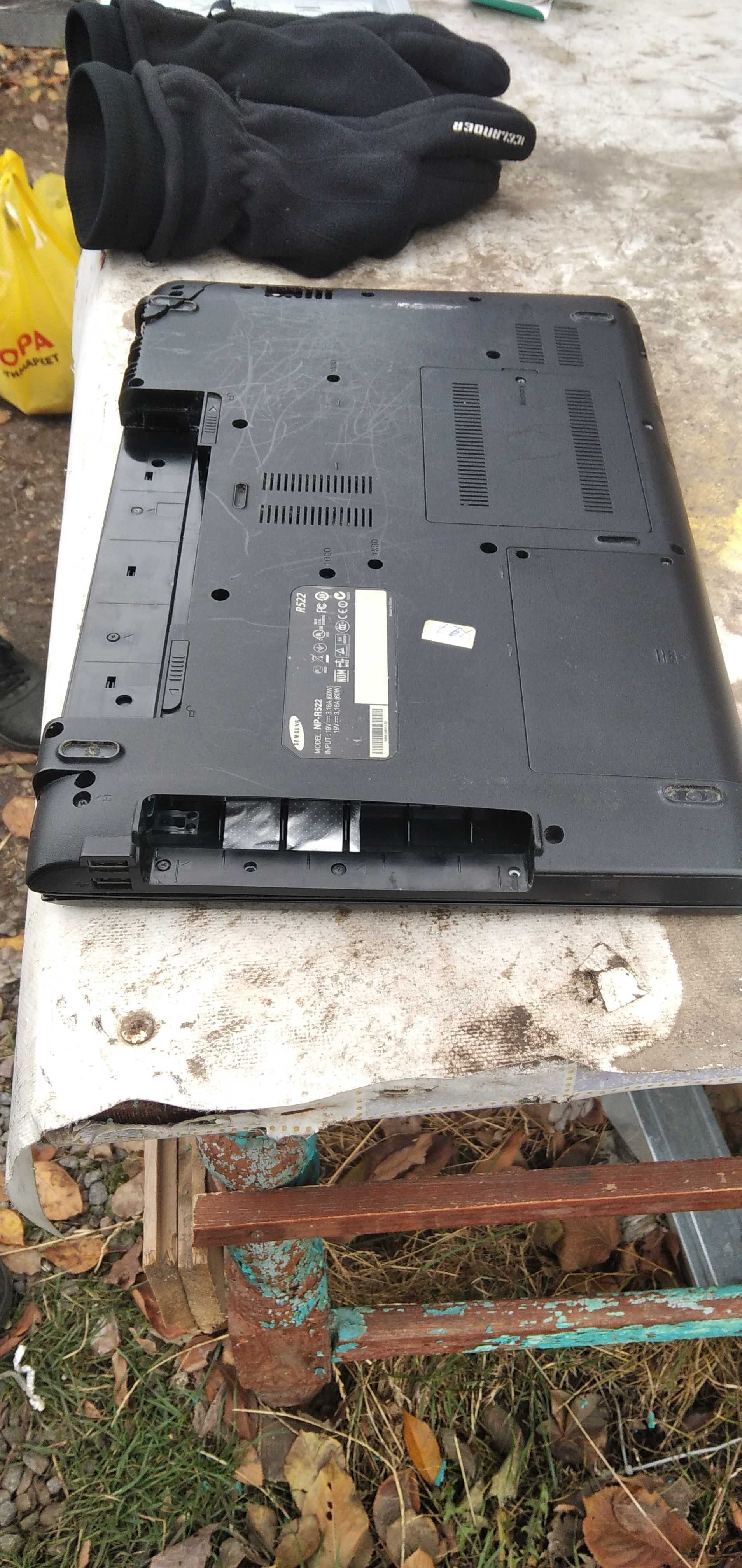 Ноутбук Samsung NP-R522