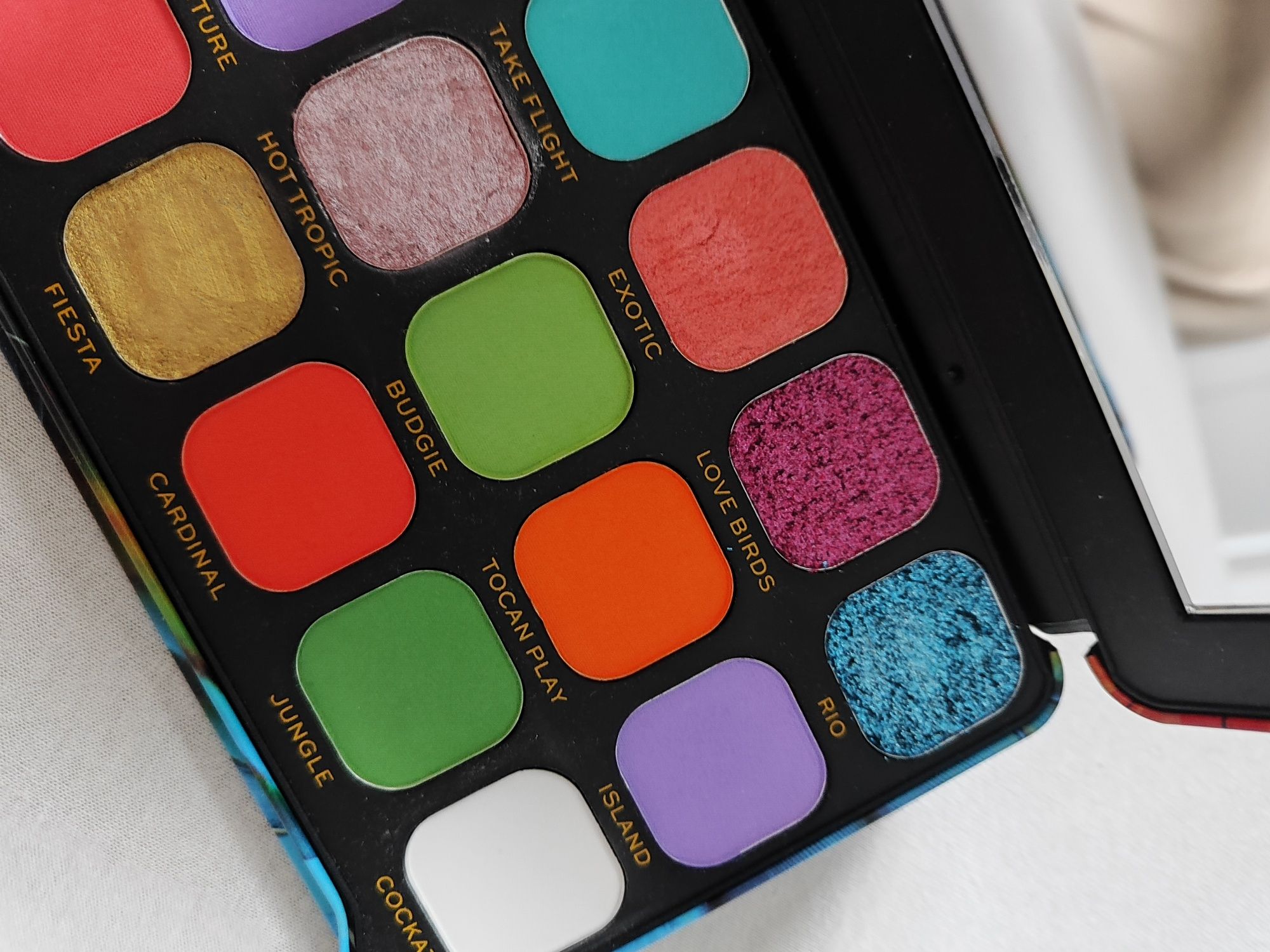 Paleta cieni makeup revolution tęcza