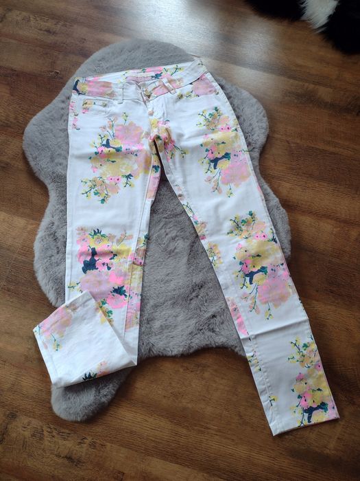 Kwiatowe spodnie damskie r.36