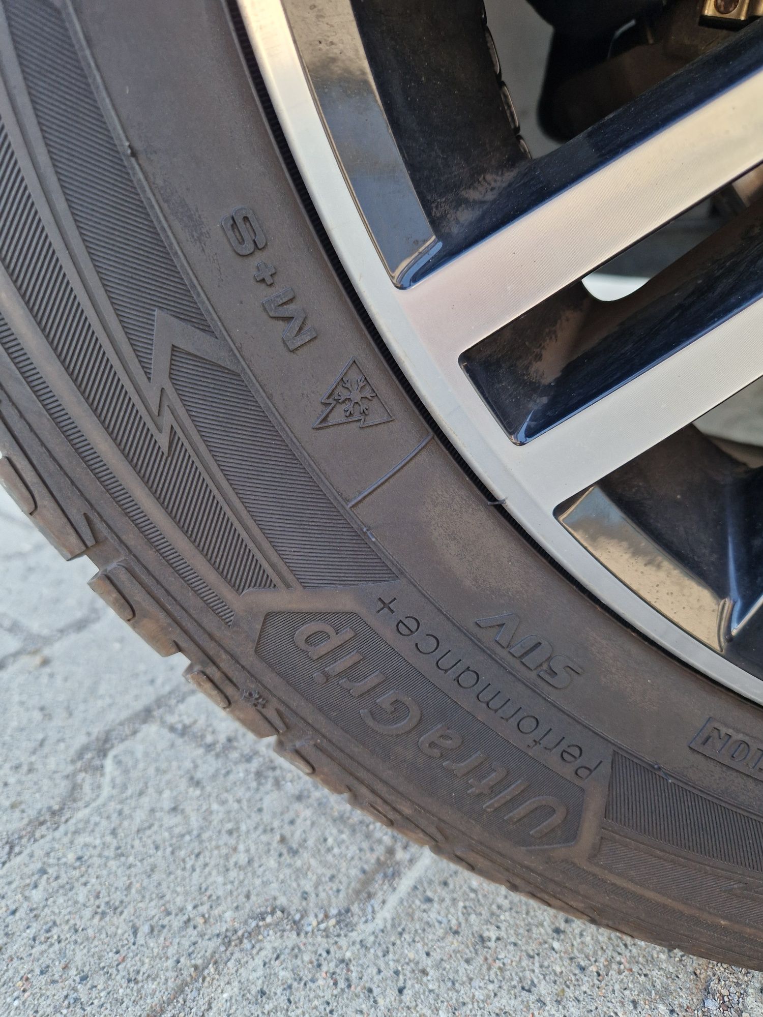 Opony Zimowe Goodyear UltraGrip 235/55r18