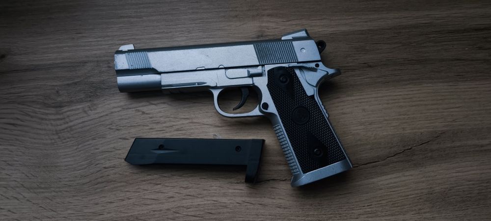 Продам пистолет zm 25