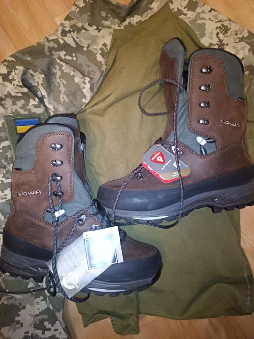 Зимове військове взуття черевики/берці LOWA Tibet