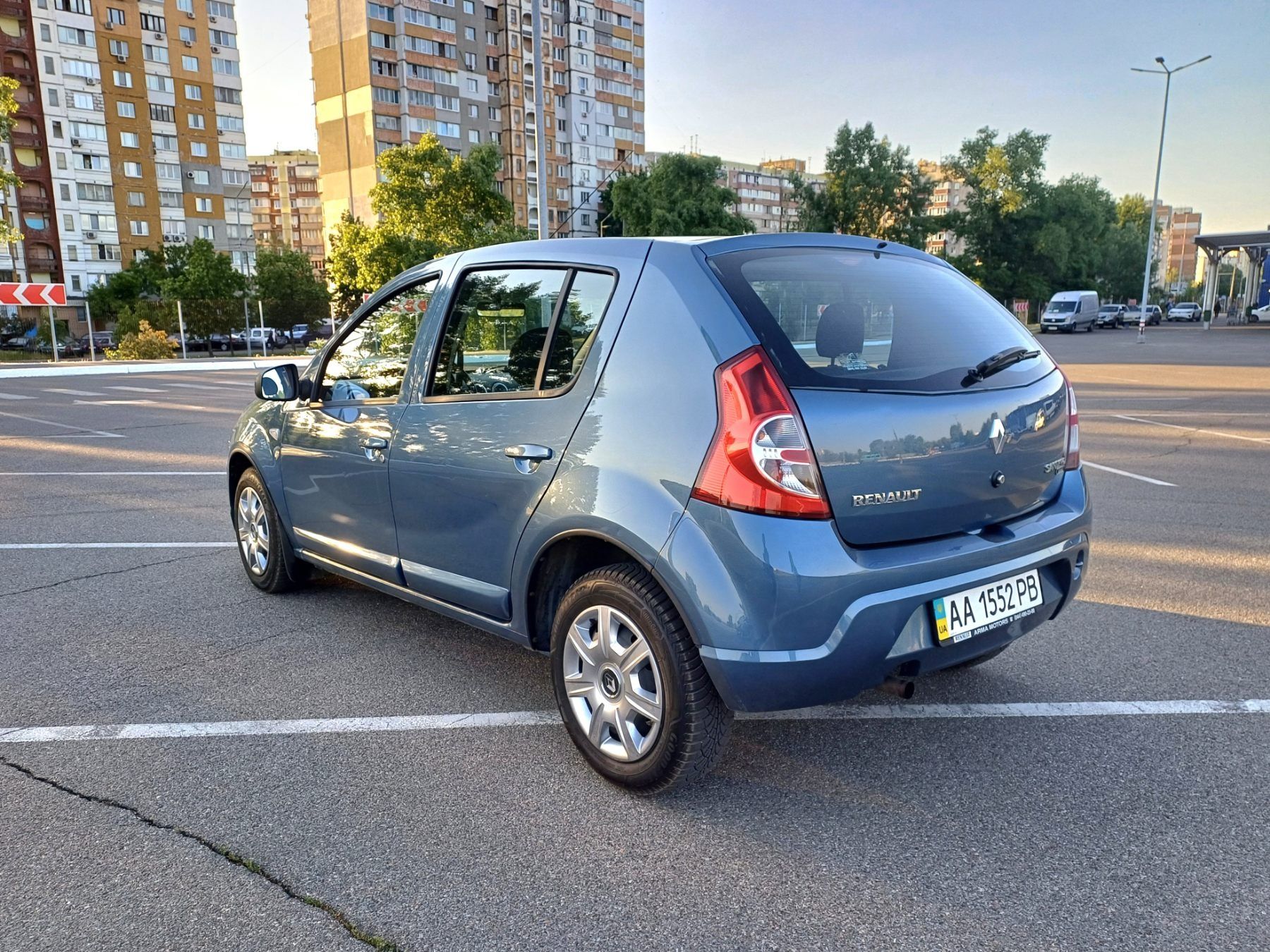 Renault Sandero 2011 офiцiйна