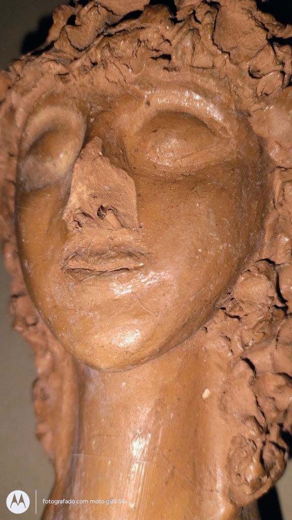 Busto antigo em cerâmica