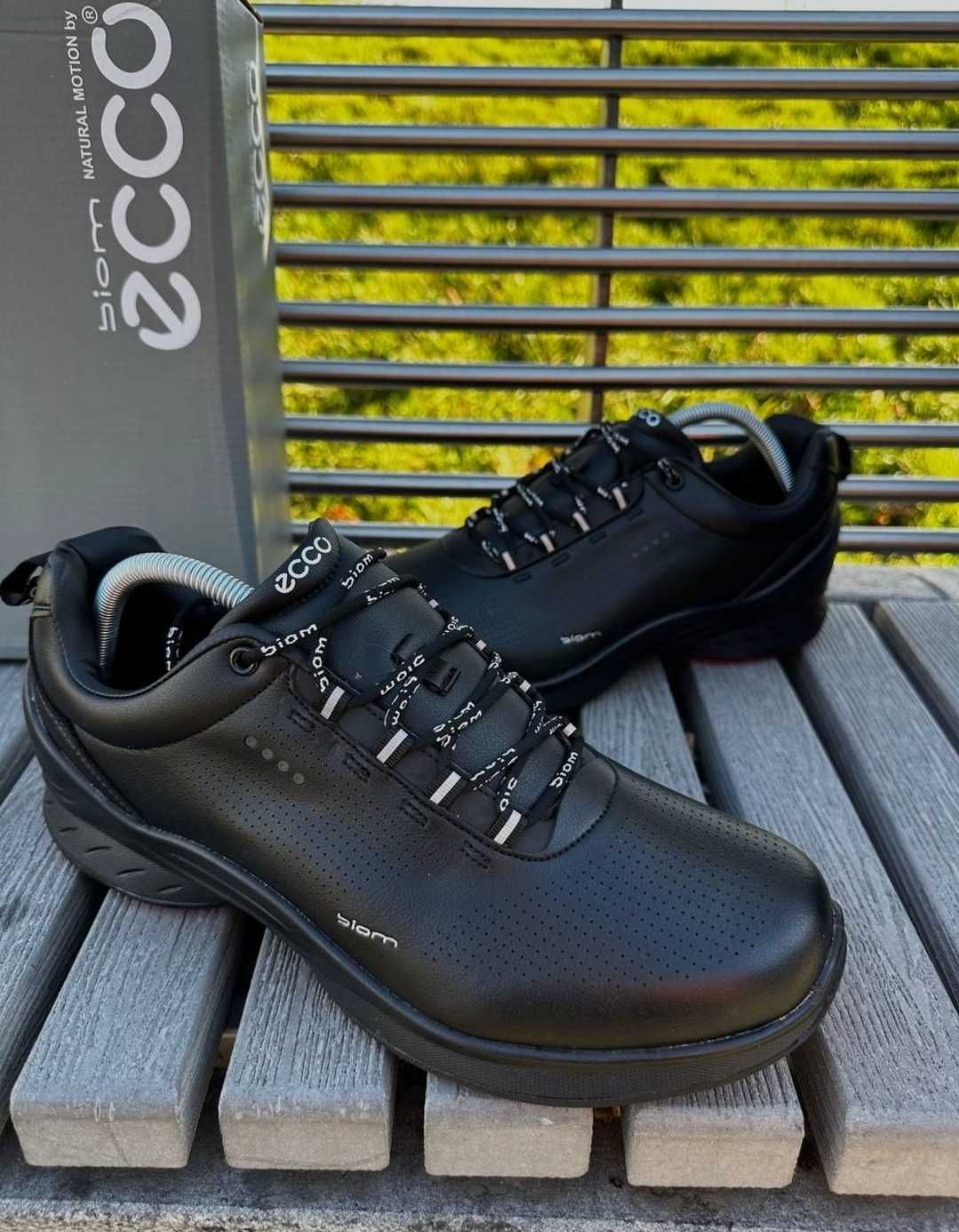 Стильные кожаные кроссовки Ecco